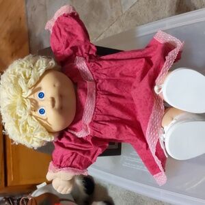 cabbage patch kids doll vintage 1982 & clothes